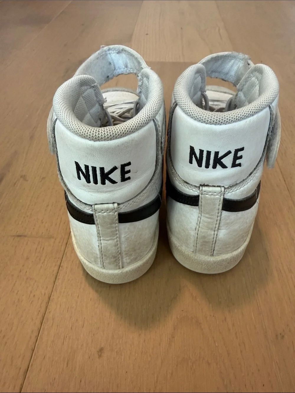 Nike Blazer Mid 77 Kids White High-Top Sneakers with Black Accent- GUC - Picture 5 of 7
